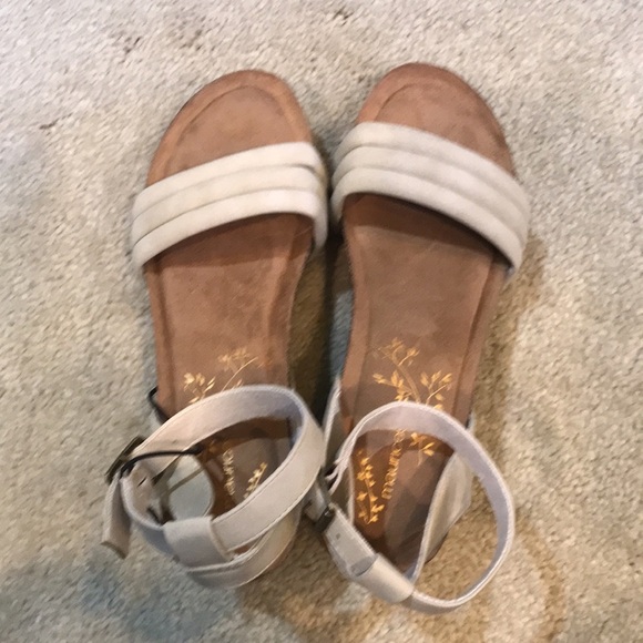 NWT Maurice’s Tan/Beige Ankle Strap Comfort Wedges-Size 8 - Picture 3 of 14